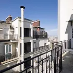 Lovely & Quiet A Montmartre